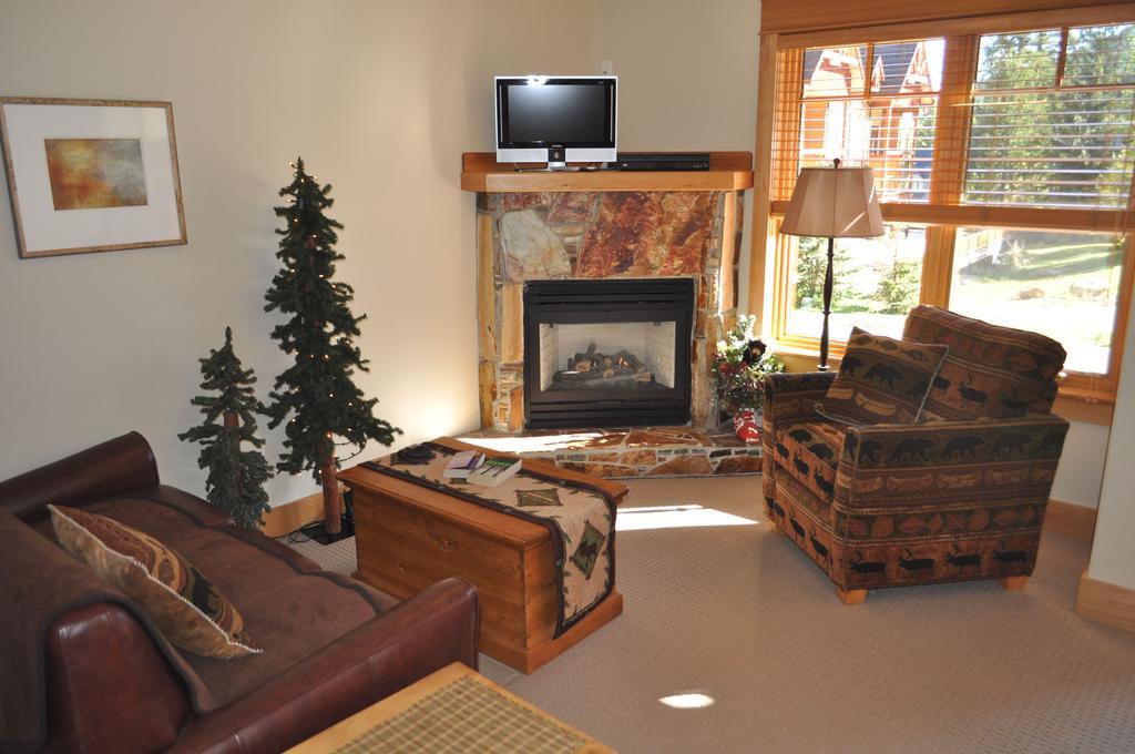 Red Mountain Village Condos ロスランド 部屋 写真