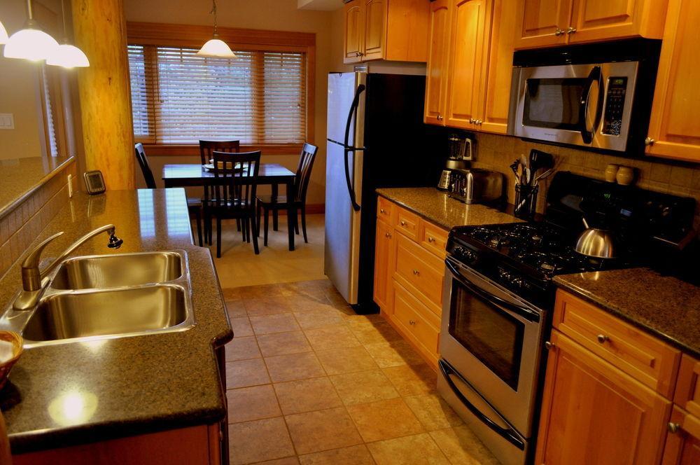 Red Mountain Village Condos ロスランド エクステリア 写真
