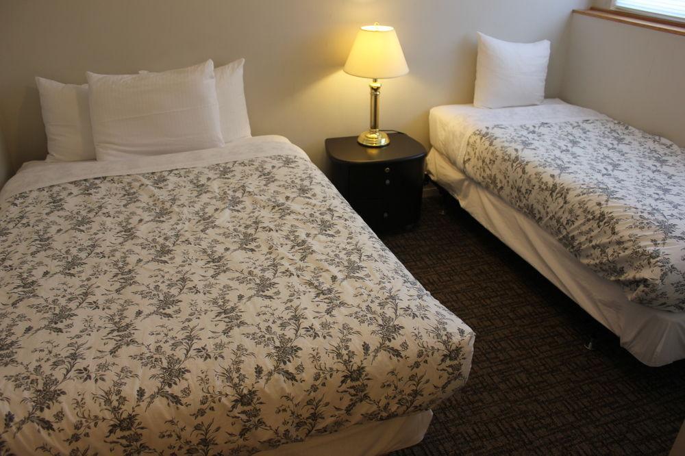 Red Mountain Village Condos ロスランド エクステリア 写真